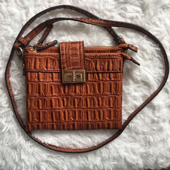 Handbags - ✨ 4 compartment buckle purse